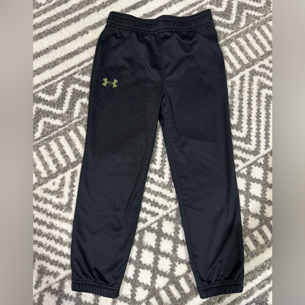 Under Armour boys size 4